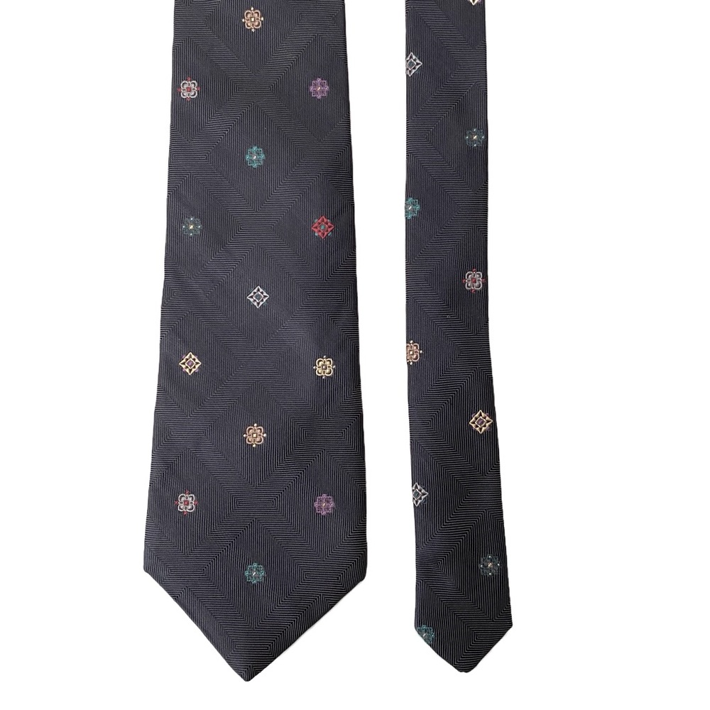 Images Guy Larouche, Tie